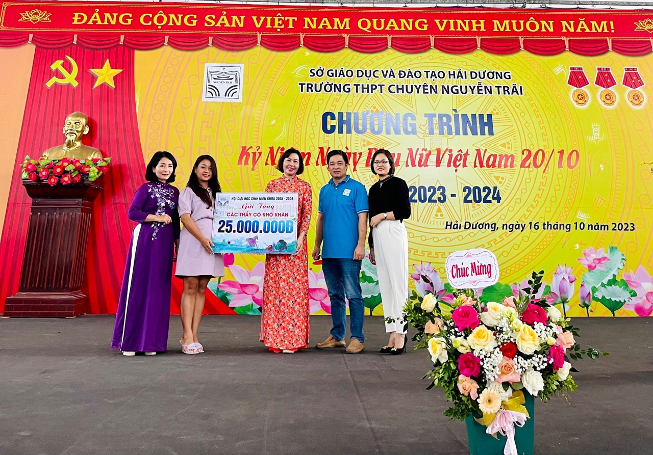 Tháng 10 trao tặng yêu thương